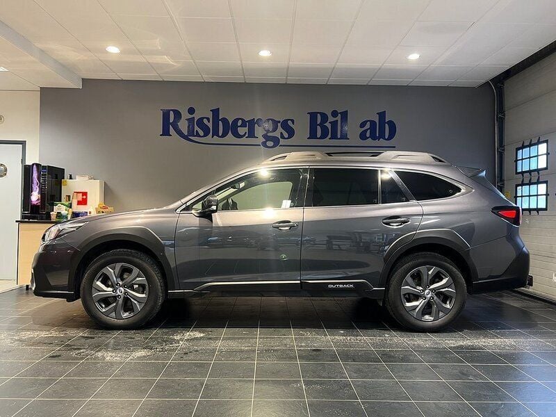 Grå Begagnad 2021 Subaru Outback SUV | 332 900 kr (Marknadspris) - Bild 1/4