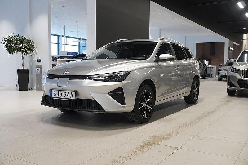 Grå Begagnad 2022 MG MG5 EV Kombi | 204 900 kr (Marknadspris) - Bild 1/4