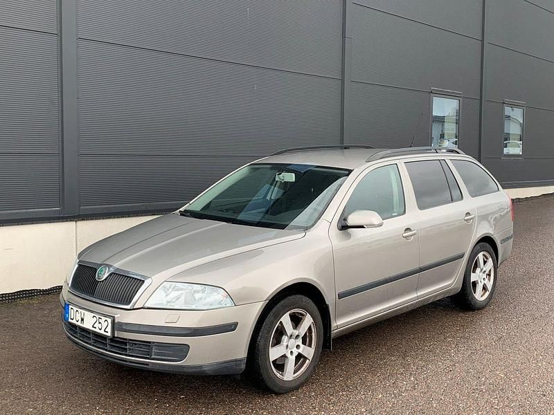 Ljusbrun Begagnad 2006 Skoda Octavia Kombi | 49 900 kr (Dyr) - Bild 1/4