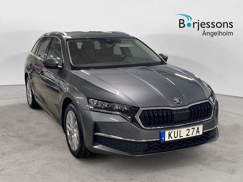 Grå Begagnad 2024 Skoda Octavia Kombi | 279 000 kr (Bra pris) - Bild 1/4