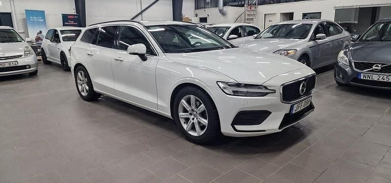 Begagnad Volvo V60 197 HK (144 kW) 2022 Vit Kombi