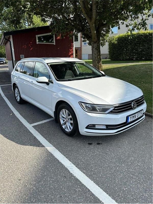 Vit Begagnad 2018 VW Passat Kombi | 155 000 kr (Bra pris) - Bild 1/4