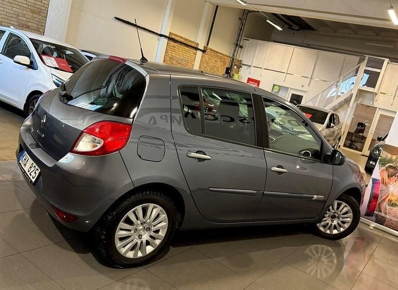 Begagnad Renault Clio R.S. 75 HK (55 kW) 2011 Blå Halvkombi