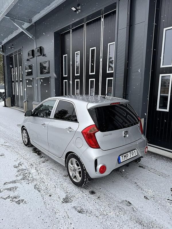 Begagnad Kia Picanto 67 HK (49 kW) 2015 Silver Halvkombi