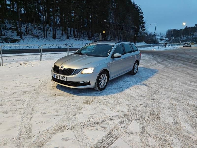 Begagnad 2020 Skoda Octavia Kombi | 140 000 kr (Superpris) - Bild 1/4