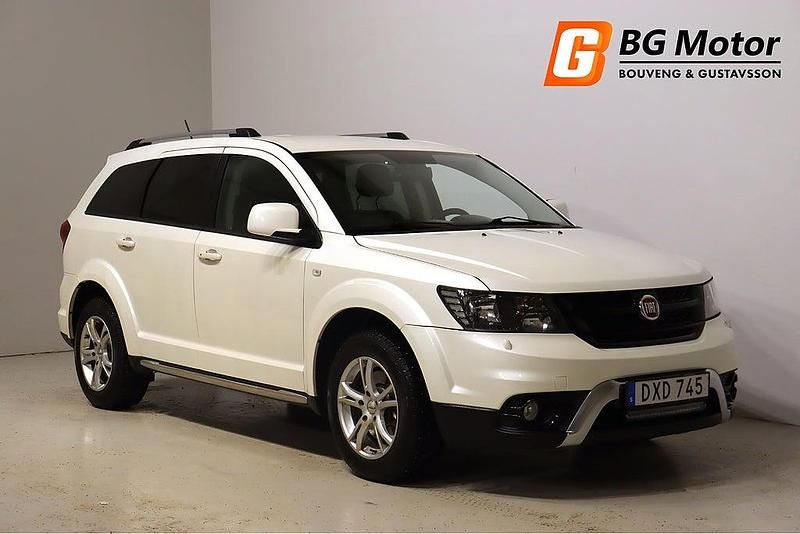 Vit Begagnad 2015 Fiat Freemont SUV | 109 900 kr (Marknadspris) - Bild 1/3