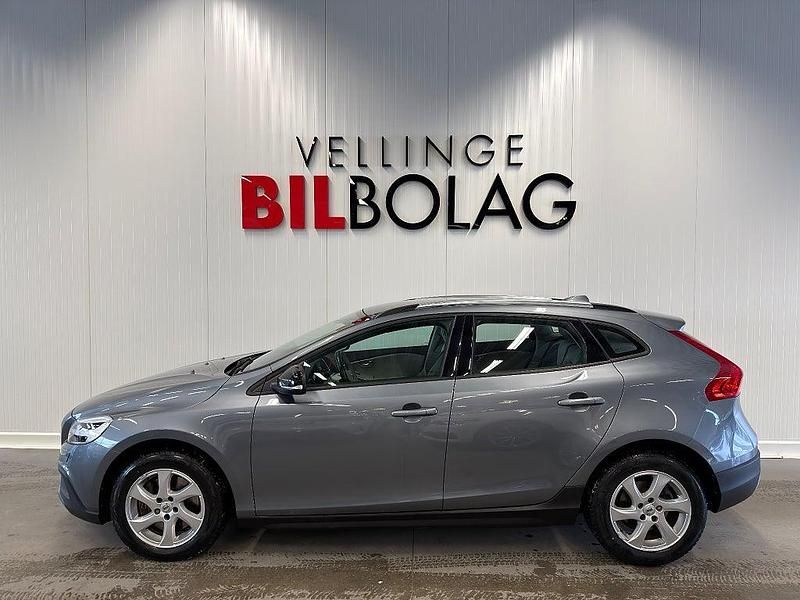 Begagnad Volvo V40 CC Momentum 120 HK (88 kW) 2018 Grå Kombi