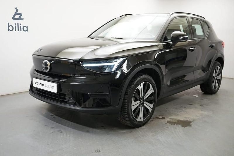 Svart Begagnad 2022 Volvo XC40 Core SUV | 329 900 kr - Bild 1/3