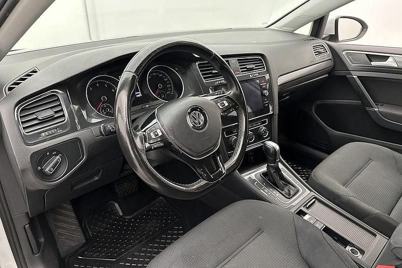 Vit Begagnad 2018 VW Golf VII | 129 900 kr (Marknadspris) - Bild 1/2
