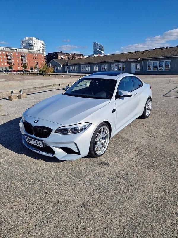 Grå Begagnad 2019 BMW M2 Competition Edition Sportkupé | 549 000 kr (Bra pris) - Bild 1/4