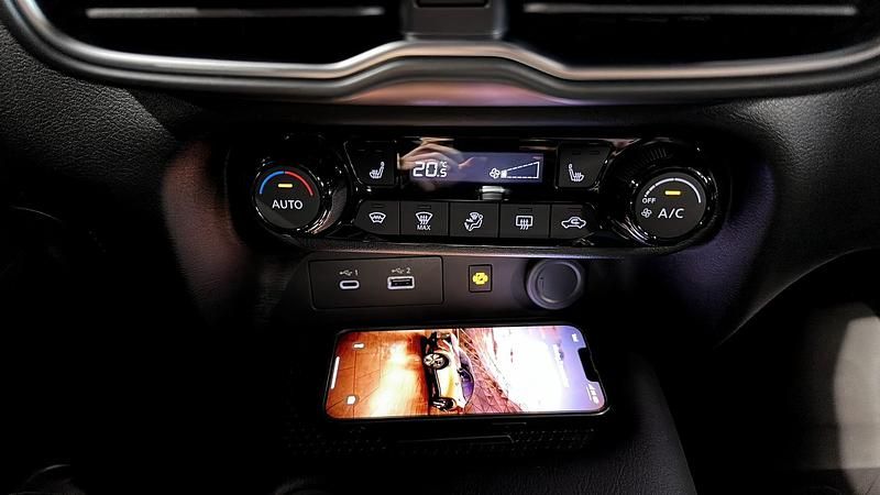 Begagnad Nissan Juke Acenta 143 HK (105 kW) 2024 Svart SUV