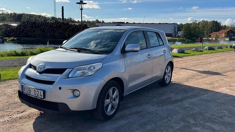 Silver Begagnad 2010 Toyota Urban Cruiser SUV | 53 500 kr (Marknadspris) - Bild 1/4