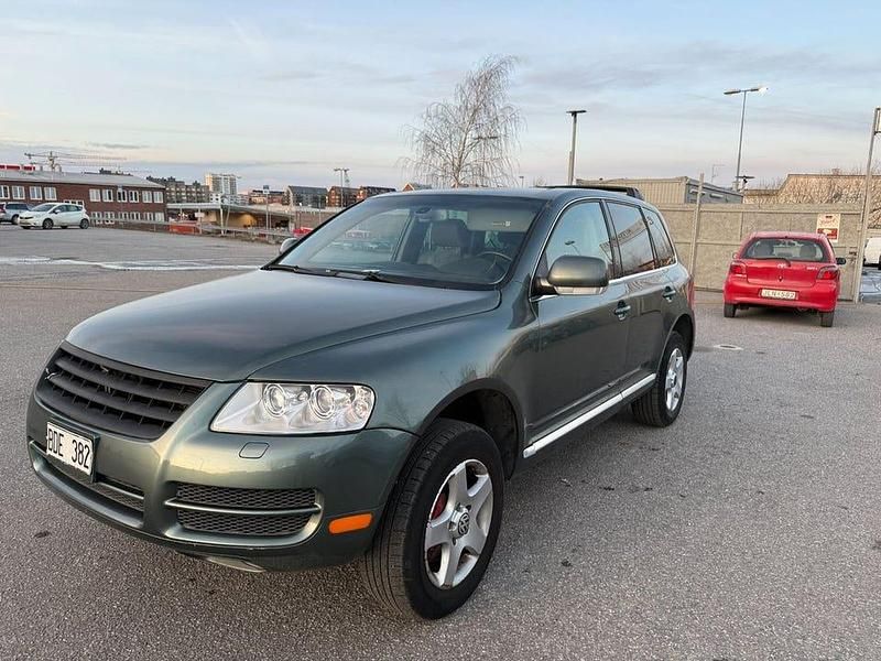 Grön Begagnad 2004 VW Touareg SUV | 44 900 kr - Bild 1/4