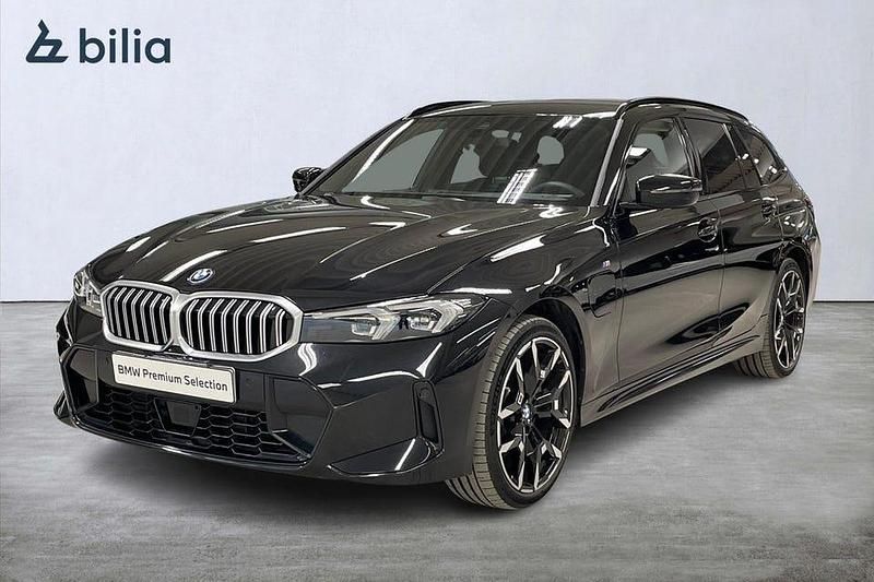 Saphire svart Begagnad 2025 BMW 330 M Sport Kombi | 539 900 kr - Bild 1/4