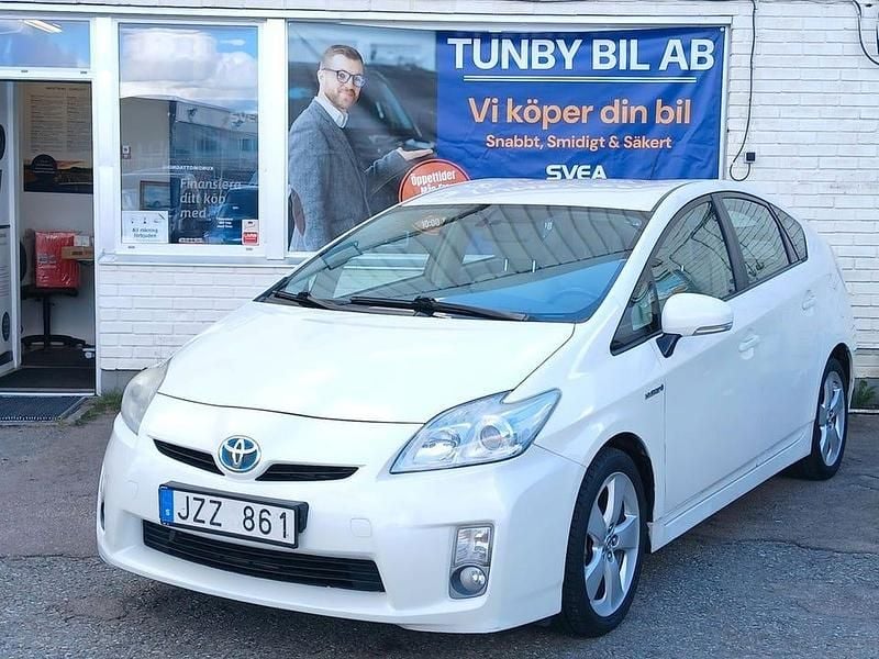 Vit Begagnad 2009 Toyota Prius Halvkombi | 52 900 kr (Marknadspris) - Bild 1/4