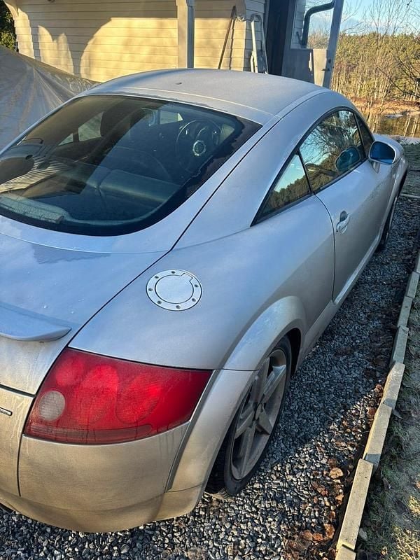 Begagnad 2002 Audi TT Sportkupé | 45 000 kr (Marknadspris) - Bild 1/3