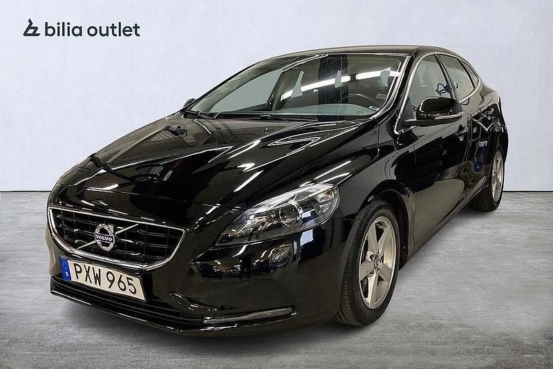 Svart Begagnad 2015 Volvo V40 Momentum Halvkombi | 164 900 kr (Marknadspris) - Bild 1/3