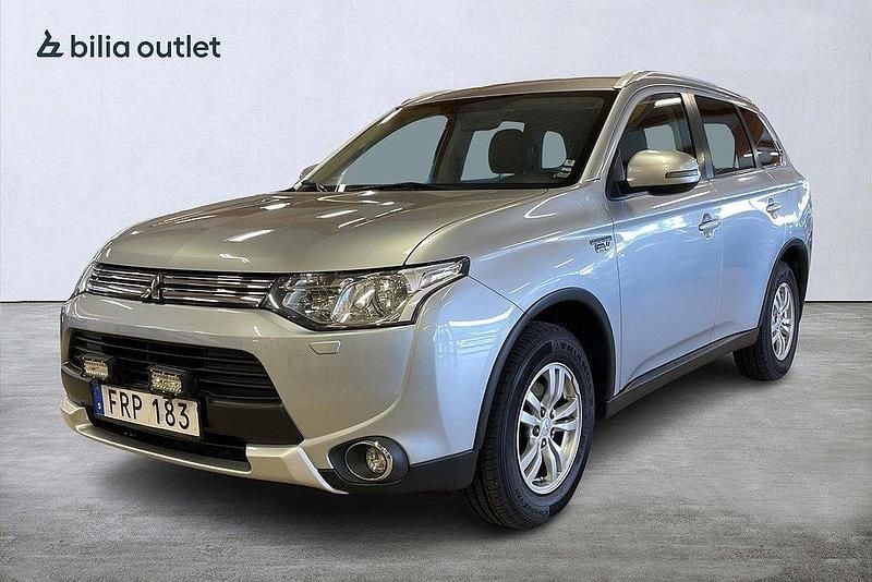 Silver Begagnad 2015 Mitsubishi Outlander P-HEV SUV | 149 900 kr (Bra pris) - Bild 1/4