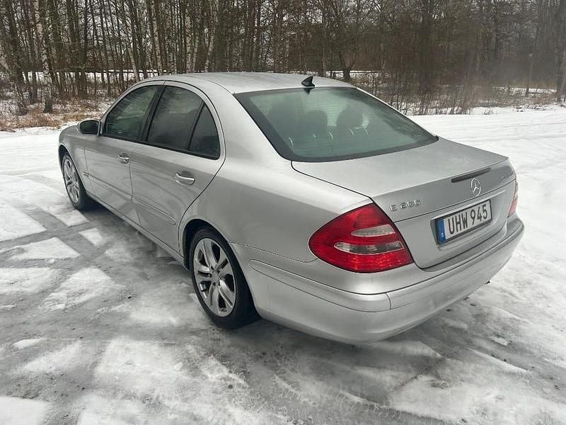Begagnad Mercedes E200 163 HK (119 kW) 2003 Metallic