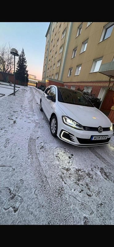 Begagnad VW Golf VIII GTE 204 HK (150 kW) 2020 Halvkombi