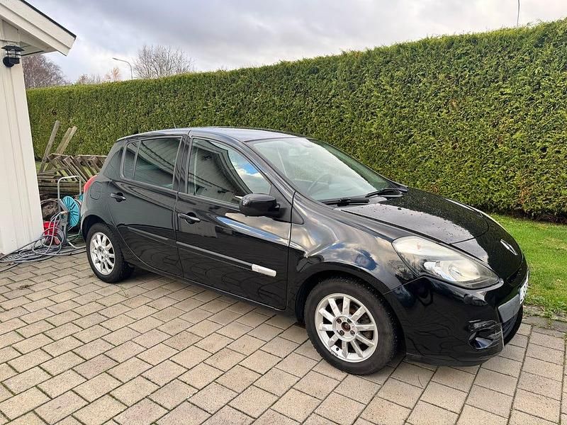 Begagnad 2012 Renault Clio R.S. Halvkombi | 44 900 kr (Marknadspris) - Bild 1/4