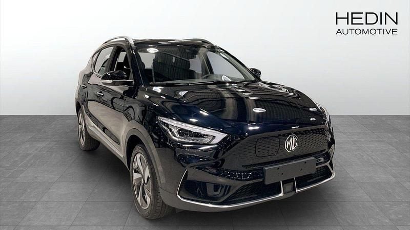 Svart (black) Begagnad 2022 MG ZS Comfort Sedan | 239 900 kr (Bra pris) - Bild 1/4