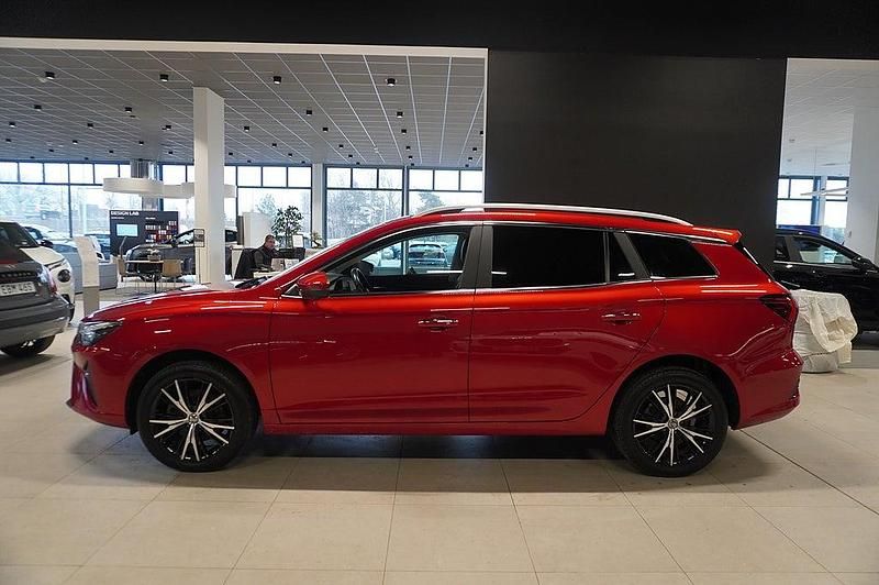 Begagnad MG MG5 EV 114 kW (156 HK) 2022 Diamond red Kombi