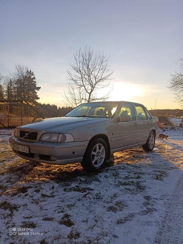 Begagnad 2000 Volvo S70 Sedan | 22 000 kr (Dyr) - Bild 1/4