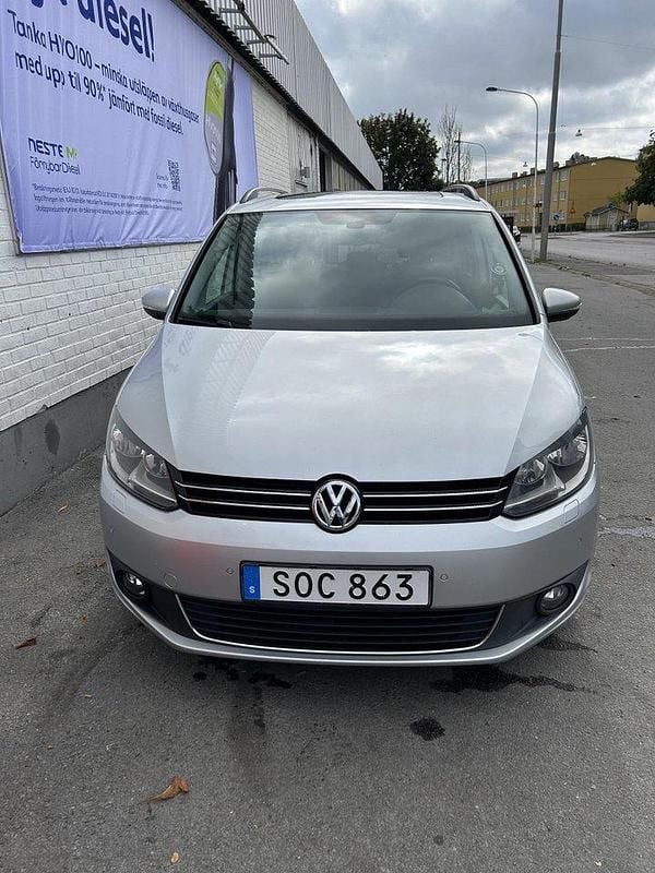 Silver Begagnad 2014 VW Touran Minibuss | 120 000 kr (Dyr) - Bild 1/4