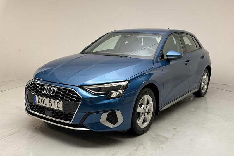 Blå Begagnad 2021 Audi A3 Advanced Plus | 250 000 kr (Marknadspris) - Bild 1/4