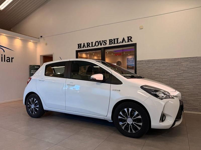 Begagnad Toyota Yaris Hybrid Active 101 HK (74 kW) 2019 Vit