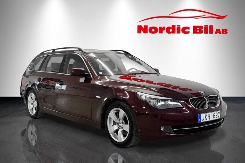 Mörkröd (röd) Begagnad 2008 BMW 525 Kombi | 59 900 kr (Lite dyr) - Bild 1/4