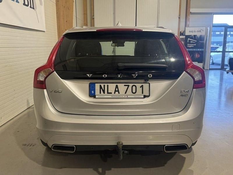 Begagnad Volvo V60 Ocean Race 181 HK (133 kW) 2015 Silver Kombi