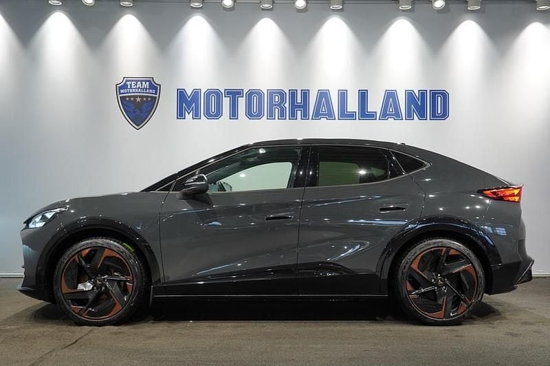 Grå Begagnad 2024 Cupra Tavascan SUV | 469 900 kr (Dyr) - Bild 1/4