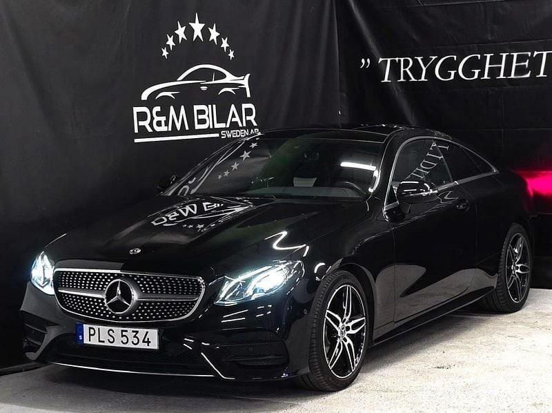 Svart Begagnad 2017 Mercedes E220 AMG Sportkupé | 339 800 kr (Marknadspris) - Bild 1/4