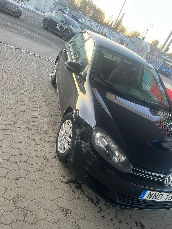 Begagnad VW Golf VI 105 HK (77 kW) 2010 Svart Halvkombi