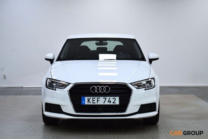 Vit Begagnad 2018 Audi A3 Sportback Proline Halvkombi | 174 900 kr (Marknadspris) - Bild 1/4