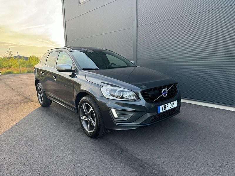 Grå Begagnad 2015 Volvo XC60 R-Design Pro SUV | 229 900 kr (Lite dyr) - Bild 1/4