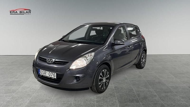 Begagnad Hyundai i20 Select 78 HK (57 kW) 2011 Grå Halvkombi