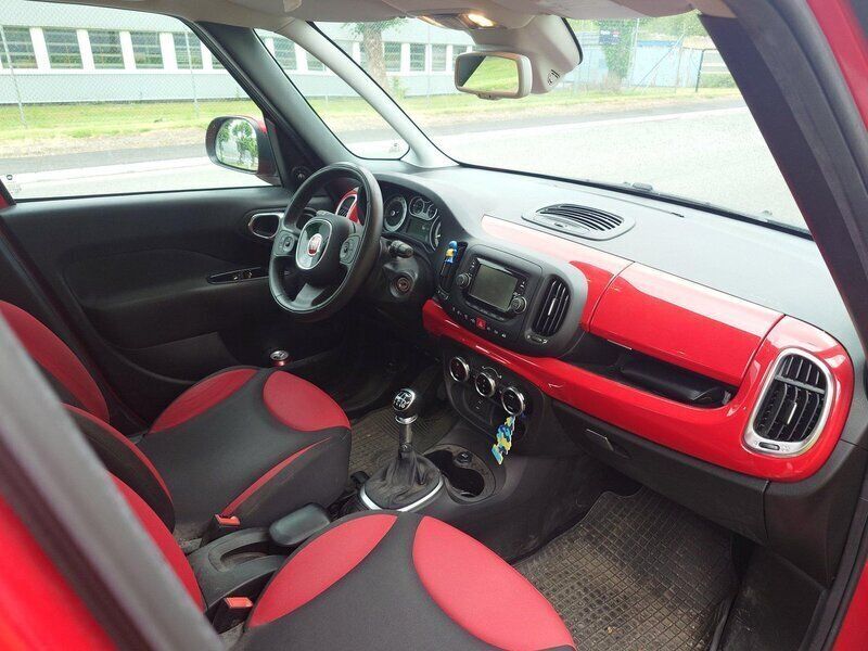 Röd Begagnad 2013 Fiat 500L Minibuss | 65 500 kr - Bild 1/4