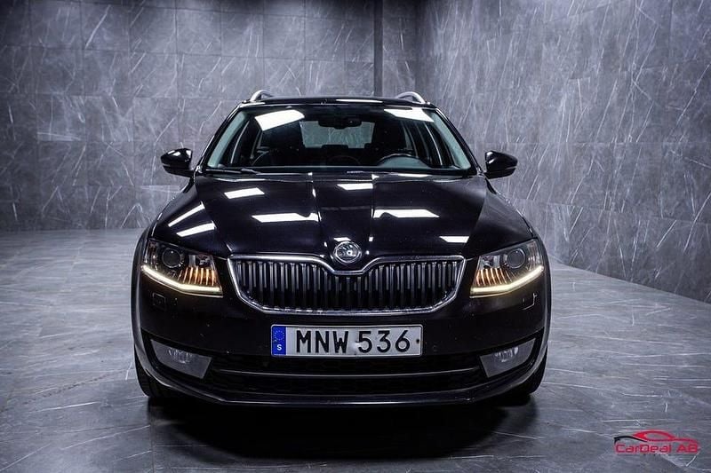 Begagnad Skoda Octavia Business Line 150 HK (110 kW) 2014 Svart Halvkombi