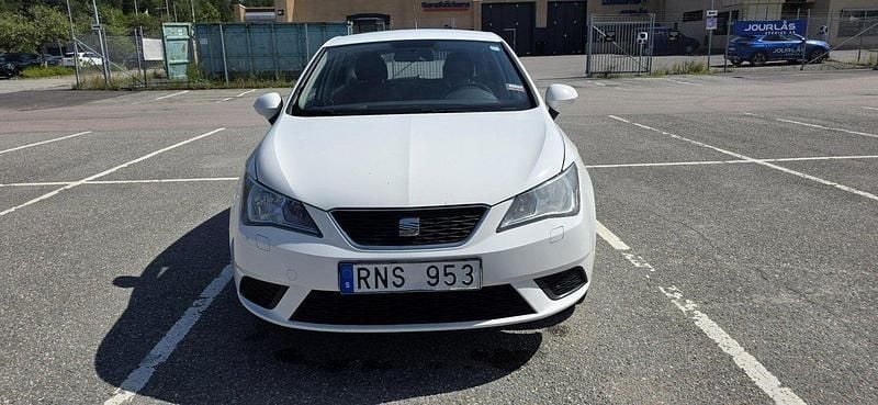 Vit Begagnad 2013 Seat Ibiza Style Halvkombi | 59 500 kr (Bra pris) - Bild 1/4