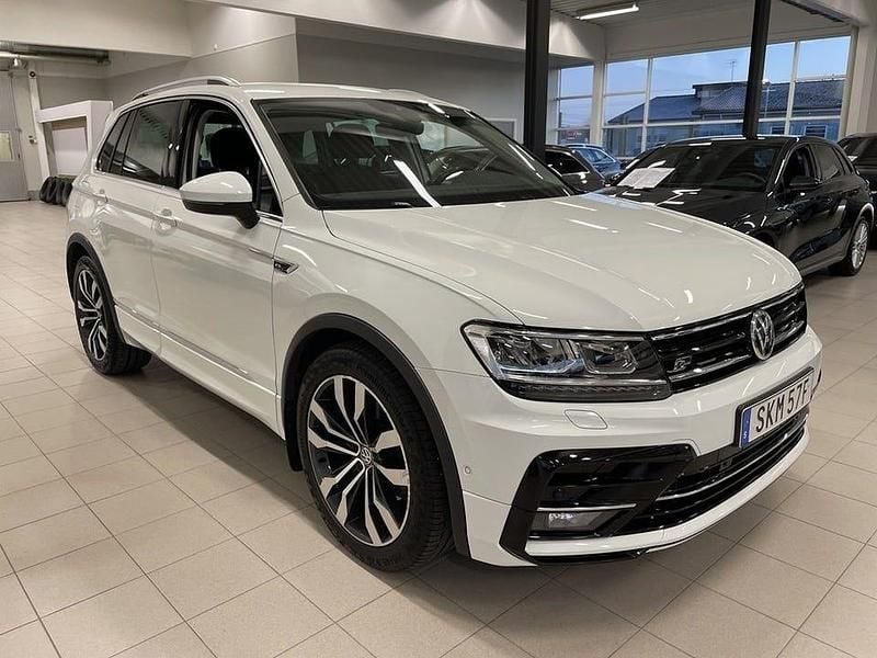 Pure white Begagnad 2019 VW Tiguan R-line SUV | 259 900 kr (Bra pris) - Bild 1/4