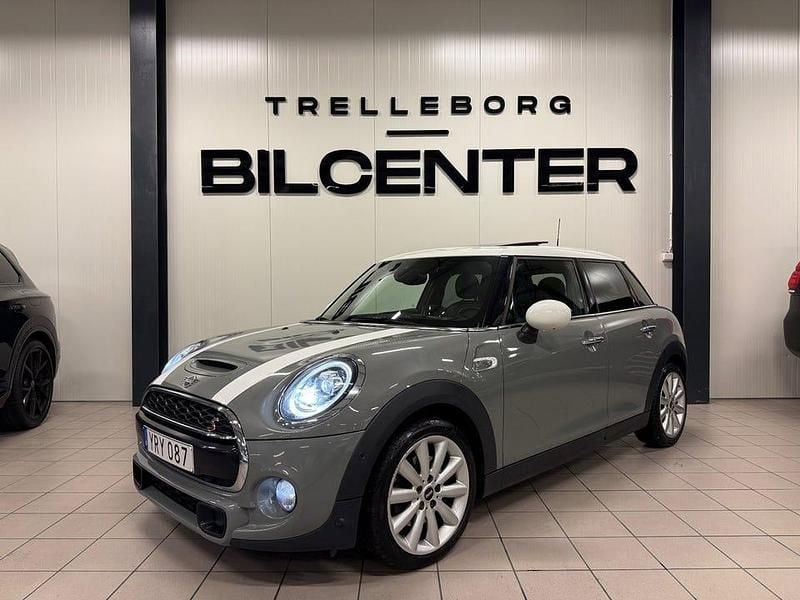 Grå Begagnad 2018 Mini Cooper S Halvkombi | 179 900 kr (Marknadspris) - Bild 1/4