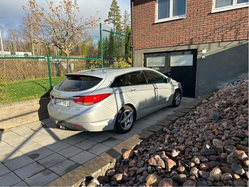 Silver Begagnad 2012 Hyundai i40 Kombi | 45 000 kr (Lite dyr) - Bild 1/1
