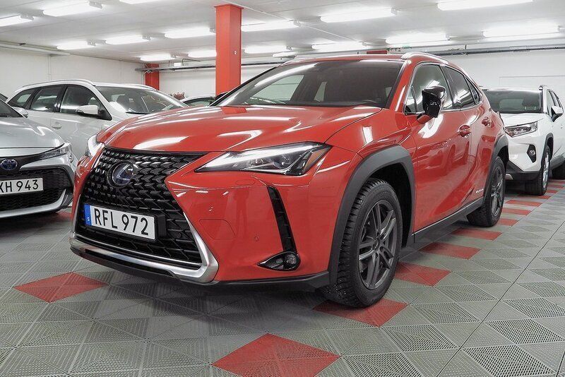 Röd Begagnad 2020 Lexus UX 250h SUV | 289 500 kr (Marknadspris) - Bild 1/4