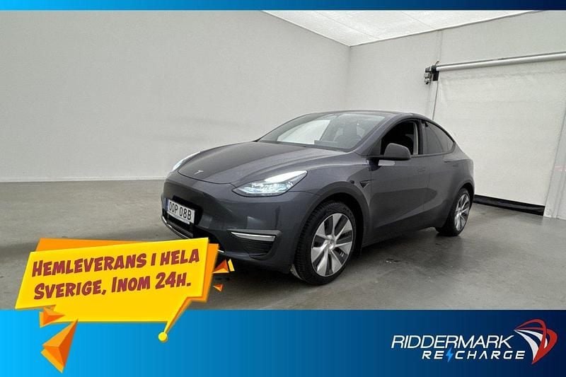 Grå Begagnad 2023 Tesla Model Y Standard Range SUV | 359 800 kr (Marknadspris) - Bild 1/3