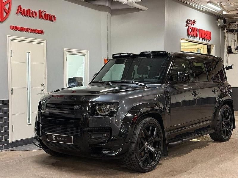 Grå Begagnad 2023 Land Rover Defender SE Dynamic SUV | 1 249 000 kr (Marknadspris) - Bild 1/4