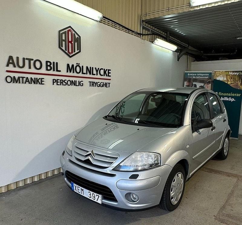 Silver Begagnad 2005 Citroën C3 Halvkombi | 21 900 kr (Marknadspris) - Bild 1/4