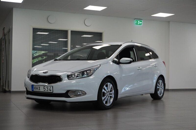 Vit Begagnad 2013 Kia Ceed Comfort Kombi | 78 800 kr (Marknadspris) - Bild 1/4